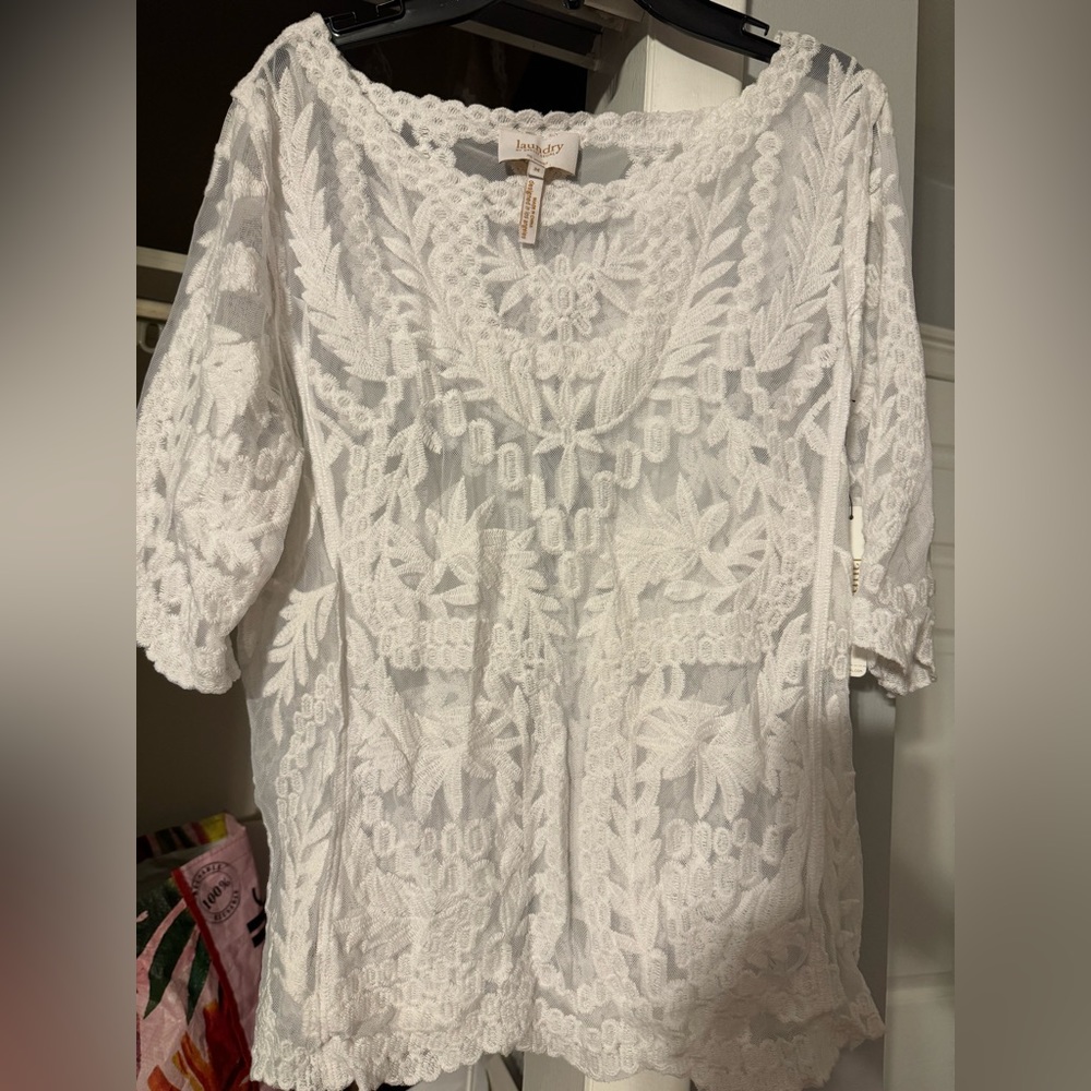 White nylon and cotton 3/4 sleeve. Laundry by Shelli Segal.